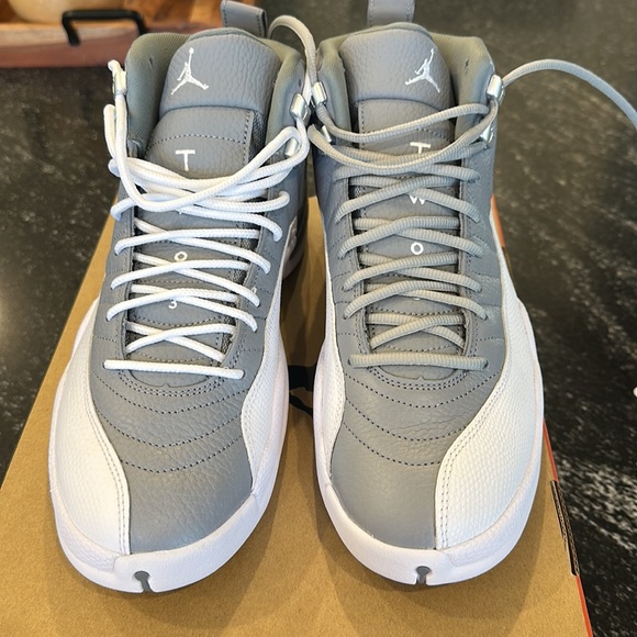 Air Jordan 12 Retro - Picture 2 of 9